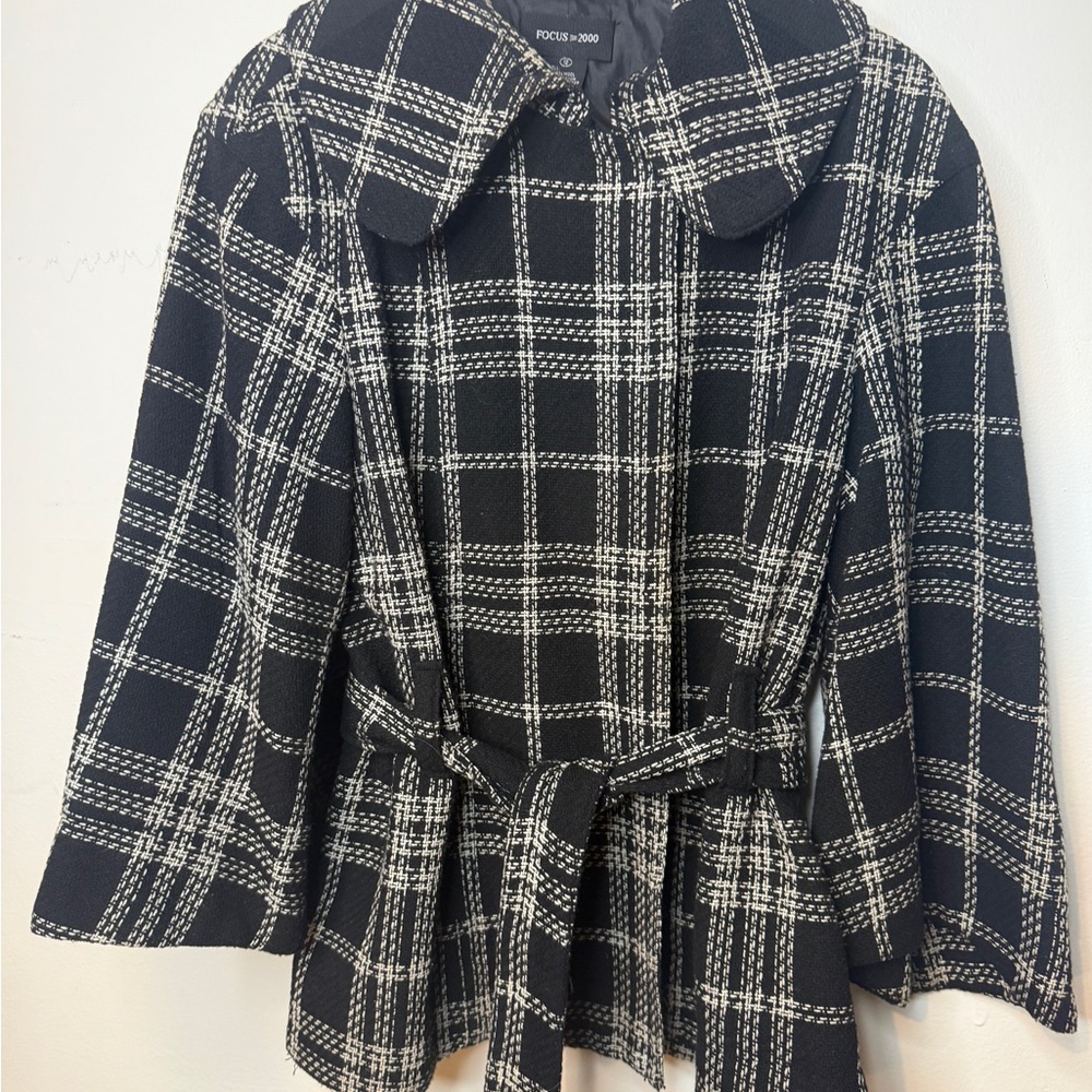 Focus 2000 Black and White Checkered Cape